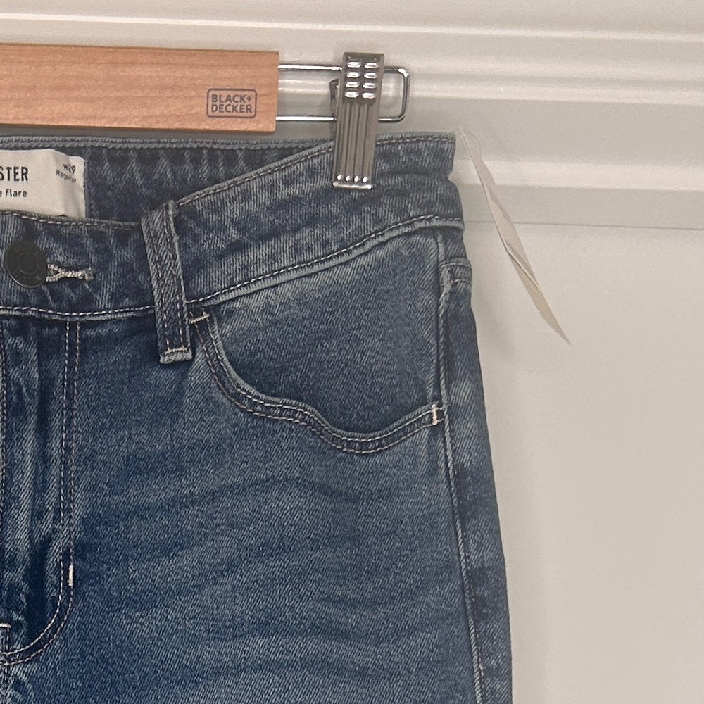 Hollister Women’s High Rise Medium Wash Flare Jeans, Sz. 8R NEW WITH TAGS - Picture 13 of 13